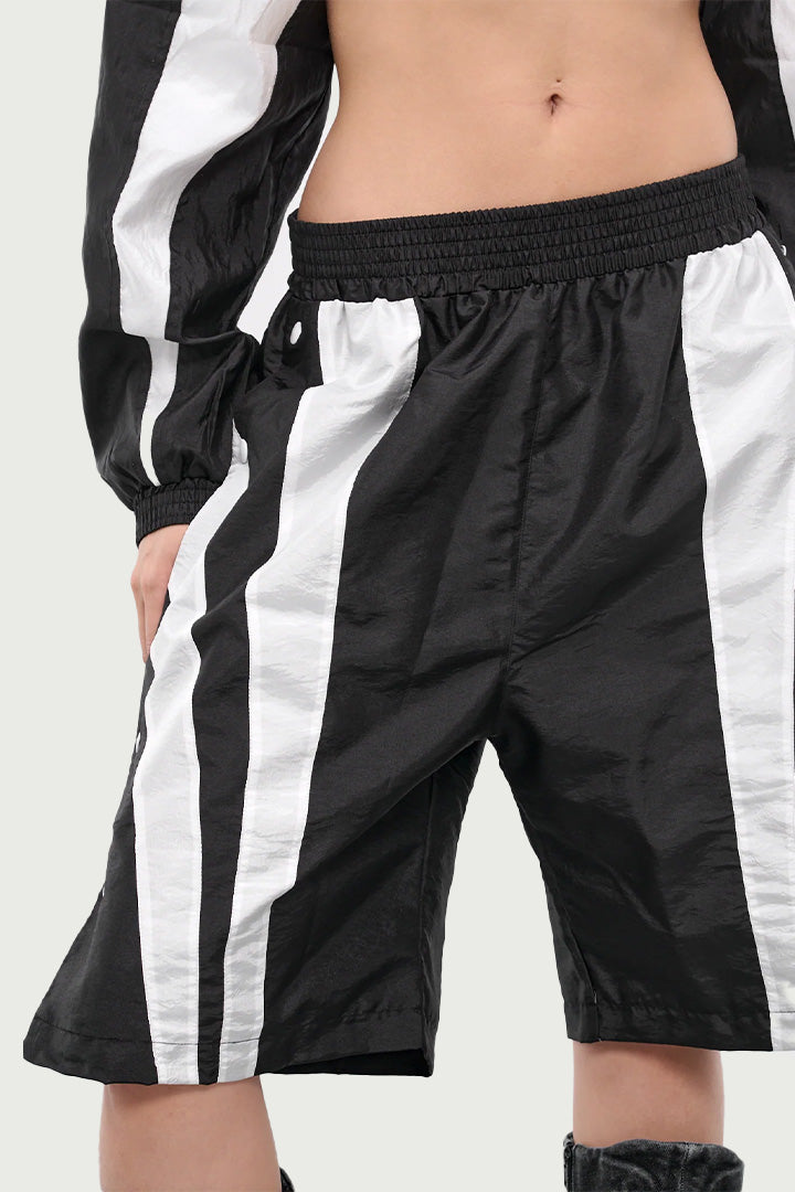 WOMEN'S WINDBREAKER SNAP SHORTS